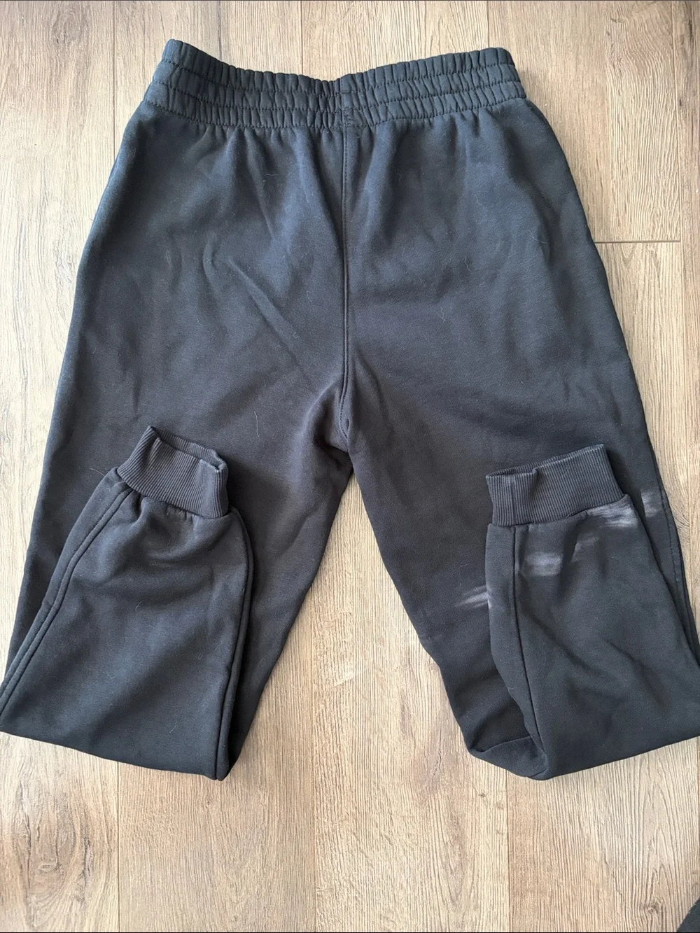 Nike Kids Black Jogger Sweatpants with White Swoosh. Boys size large